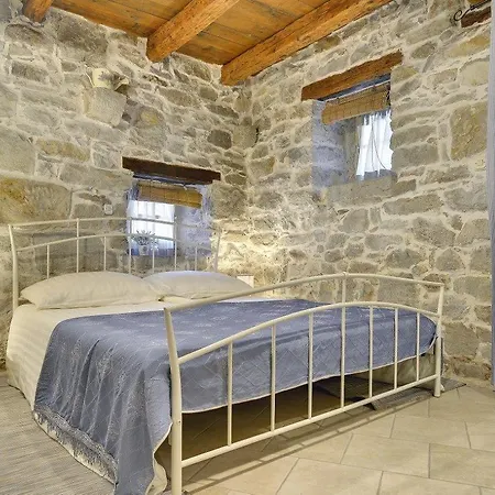 Holiday House With A Parking Space Gracisce, Central Istria - Sredisnja Istra - 7196 *